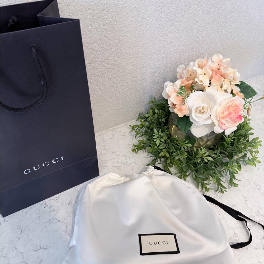 Gucci Soho Crossbody with Chain Strap - Picture 14 of 16
